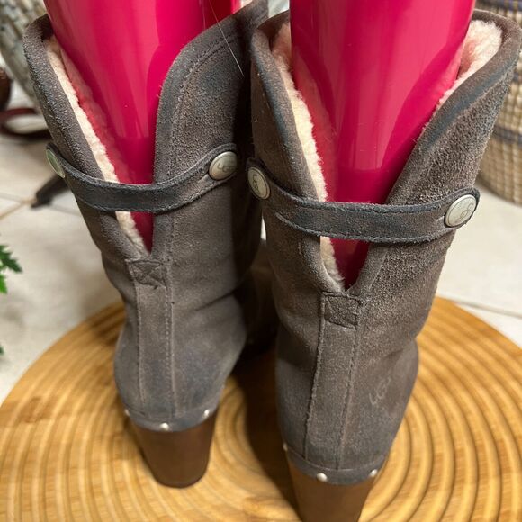 UGG Lynnea Brown Suede Leather Ankle Fold Over Booties Women’s Size 5 US - Picture 8 of 16